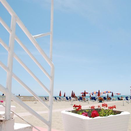 Hotel Villa Eleonora Scauri  Exteriör bild