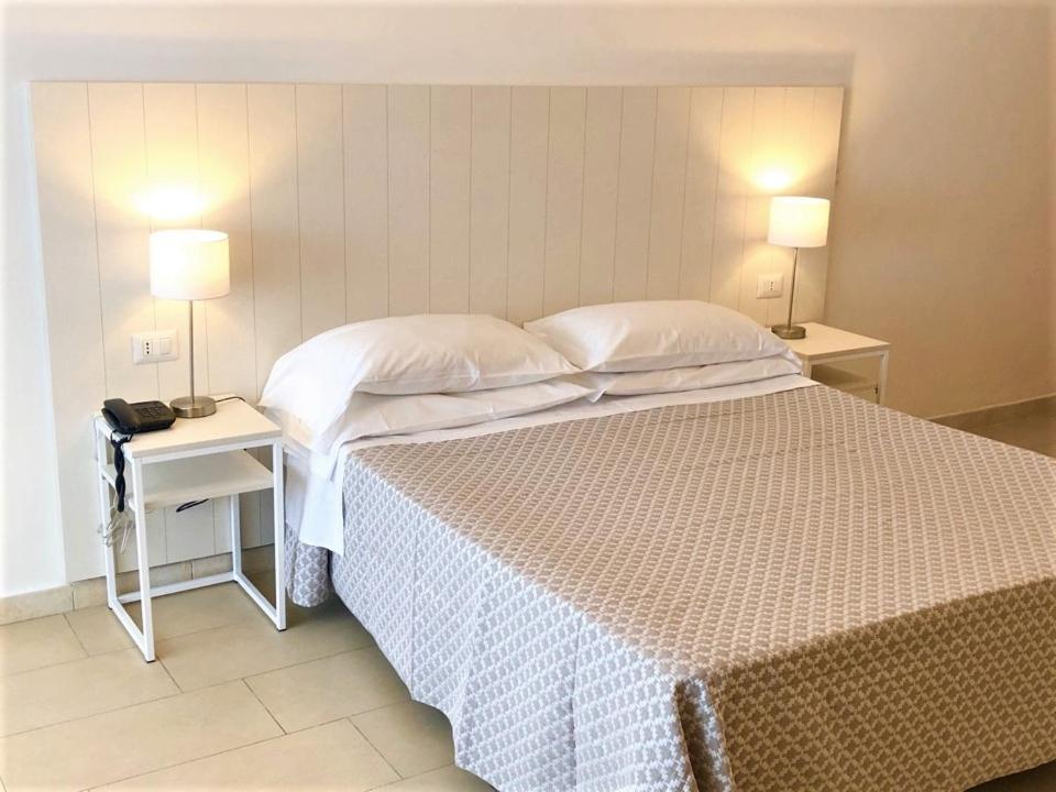 Hotel Villa Eleonora Scauri  Exteriör bild