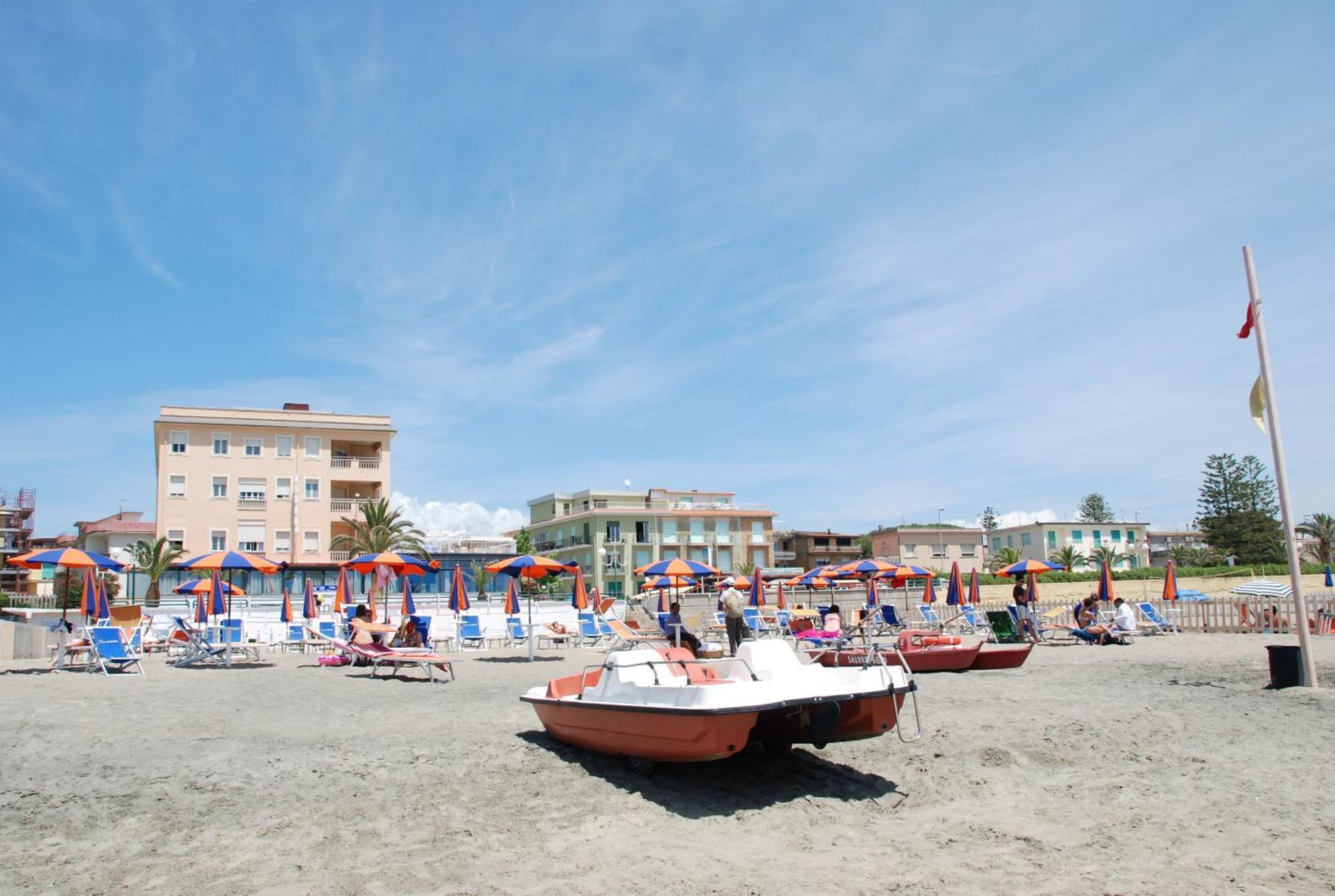 Hotel Villa Eleonora Scauri  Exteriör bild
