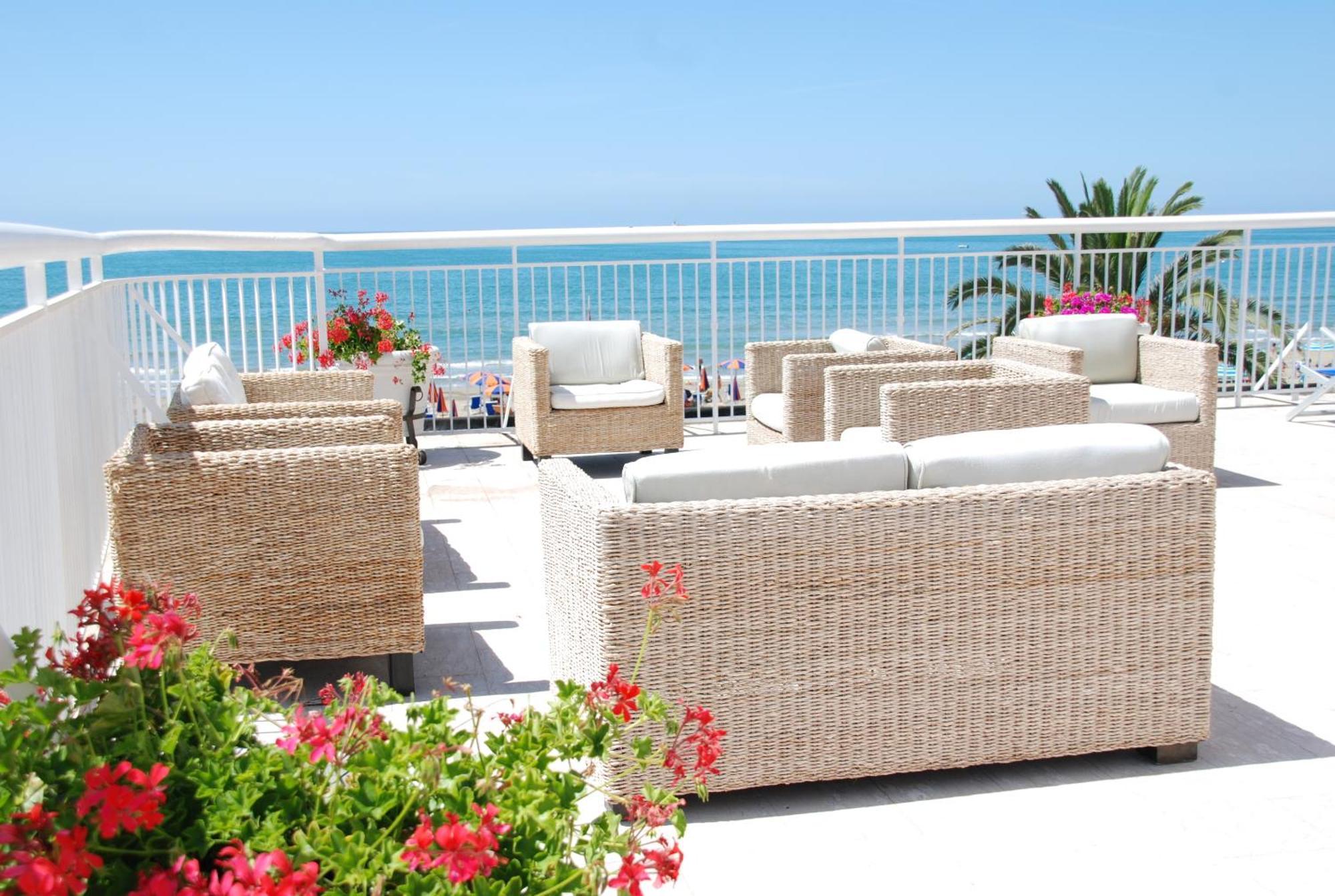 Hotel Villa Eleonora Scauri  Exteriör bild