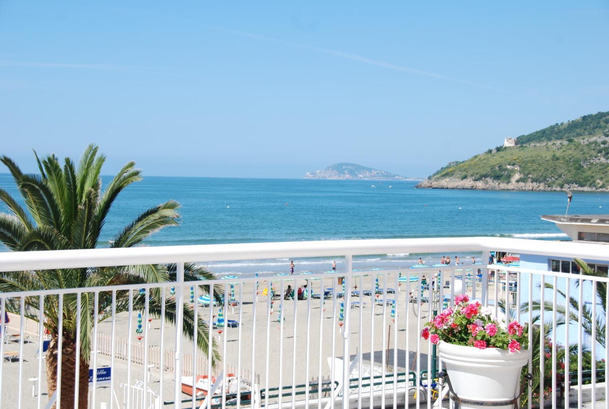 Hotel Villa Eleonora Scauri  Exteriör bild
