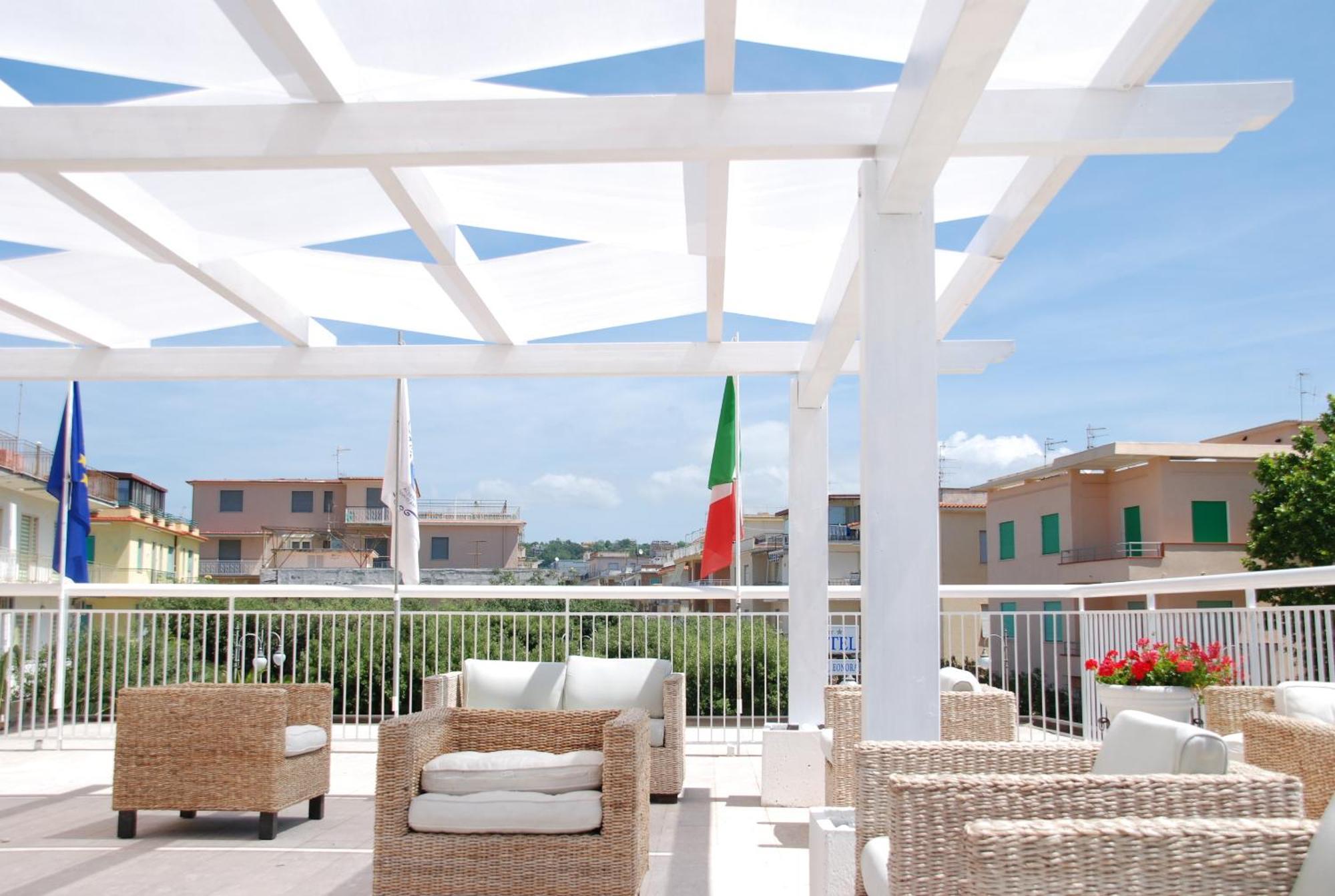 Hotel Villa Eleonora Scauri  Exteriör bild