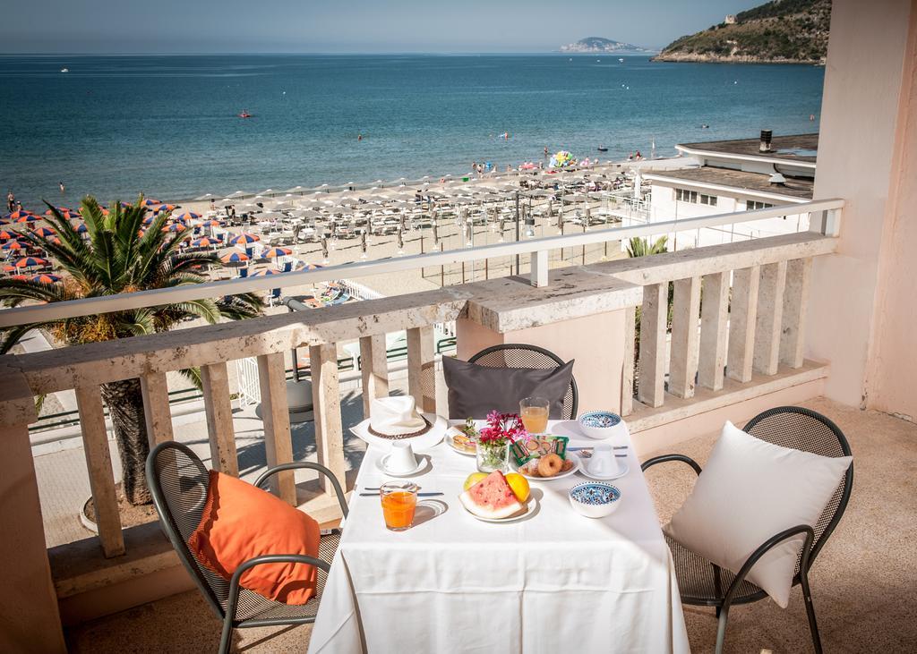 Hotel Villa Eleonora Scauri  Exteriör bild