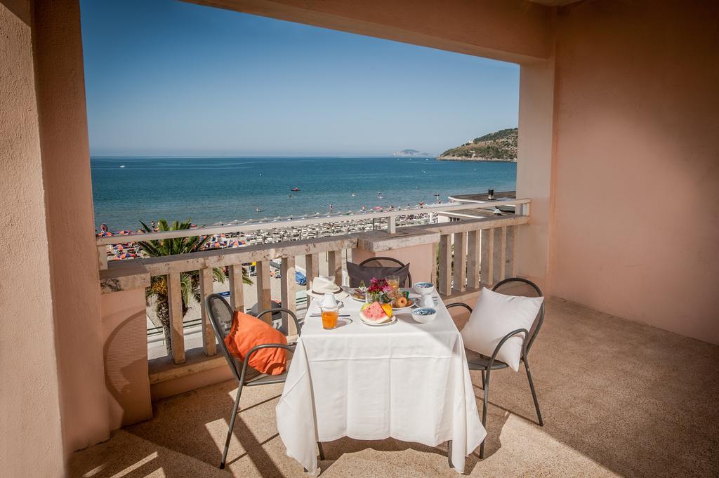 Hotel Villa Eleonora Scauri  Exteriör bild