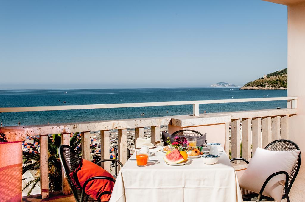 Hotel Villa Eleonora Scauri  Exteriör bild