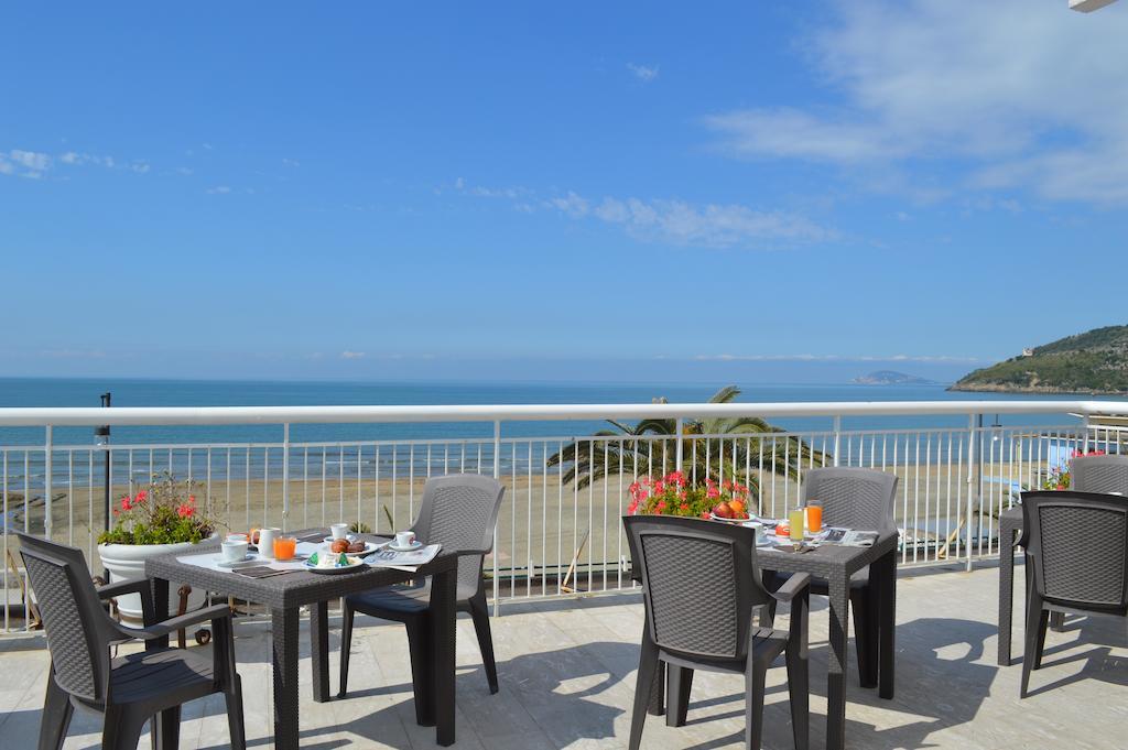 Hotel Villa Eleonora Scauri  Exteriör bild