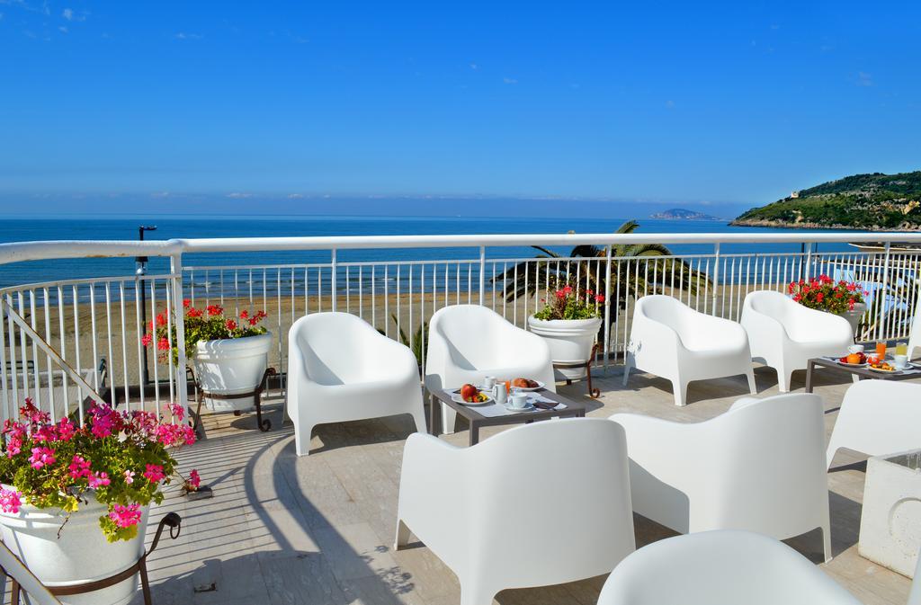 Hotel Villa Eleonora Scauri  Exteriör bild