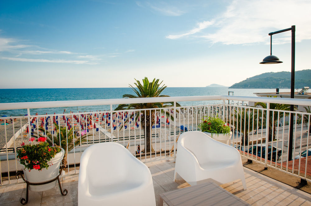 Hotel Villa Eleonora Scauri  Exteriör bild