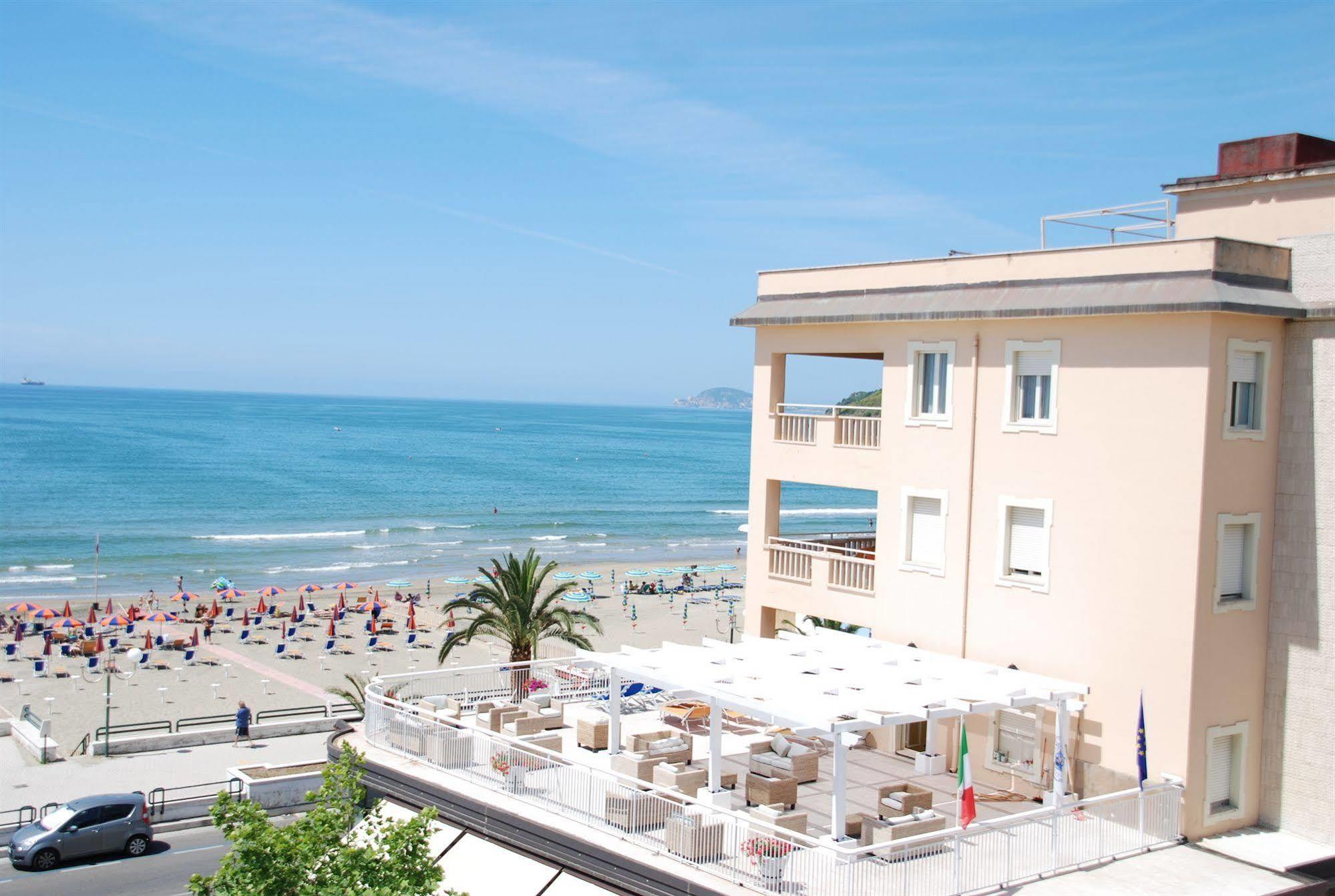 Hotel Villa Eleonora Scauri  Exteriör bild