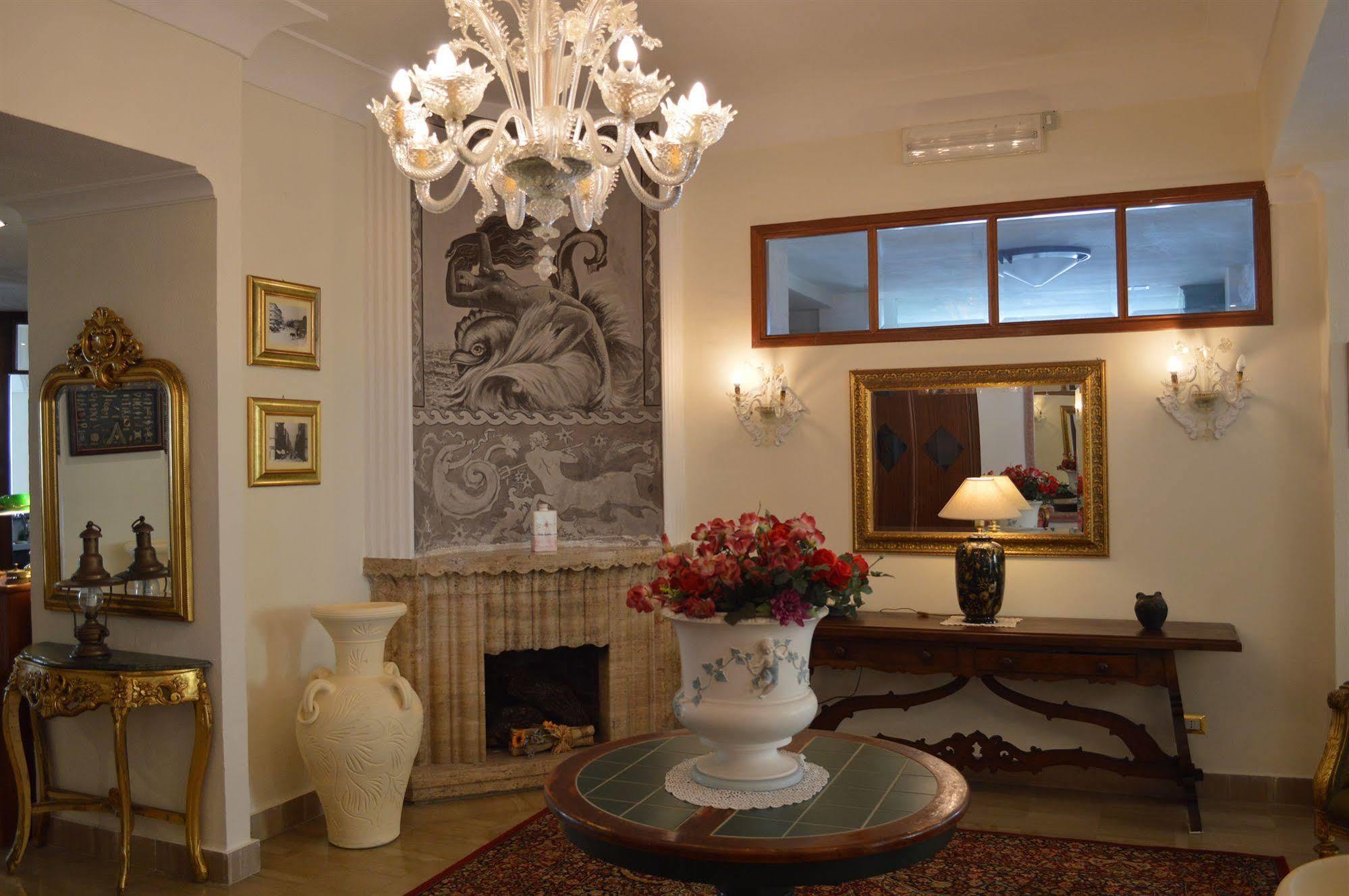 Hotel Villa Eleonora Scauri  Exteriör bild